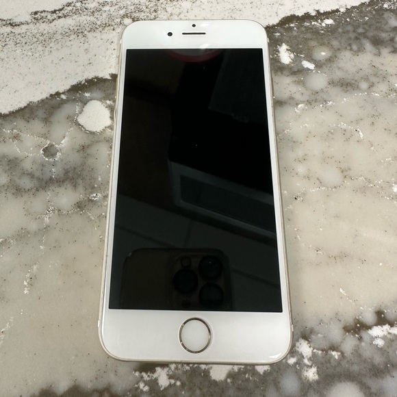 Gold 128 GB IPhone 6 - Picture 6 of 10